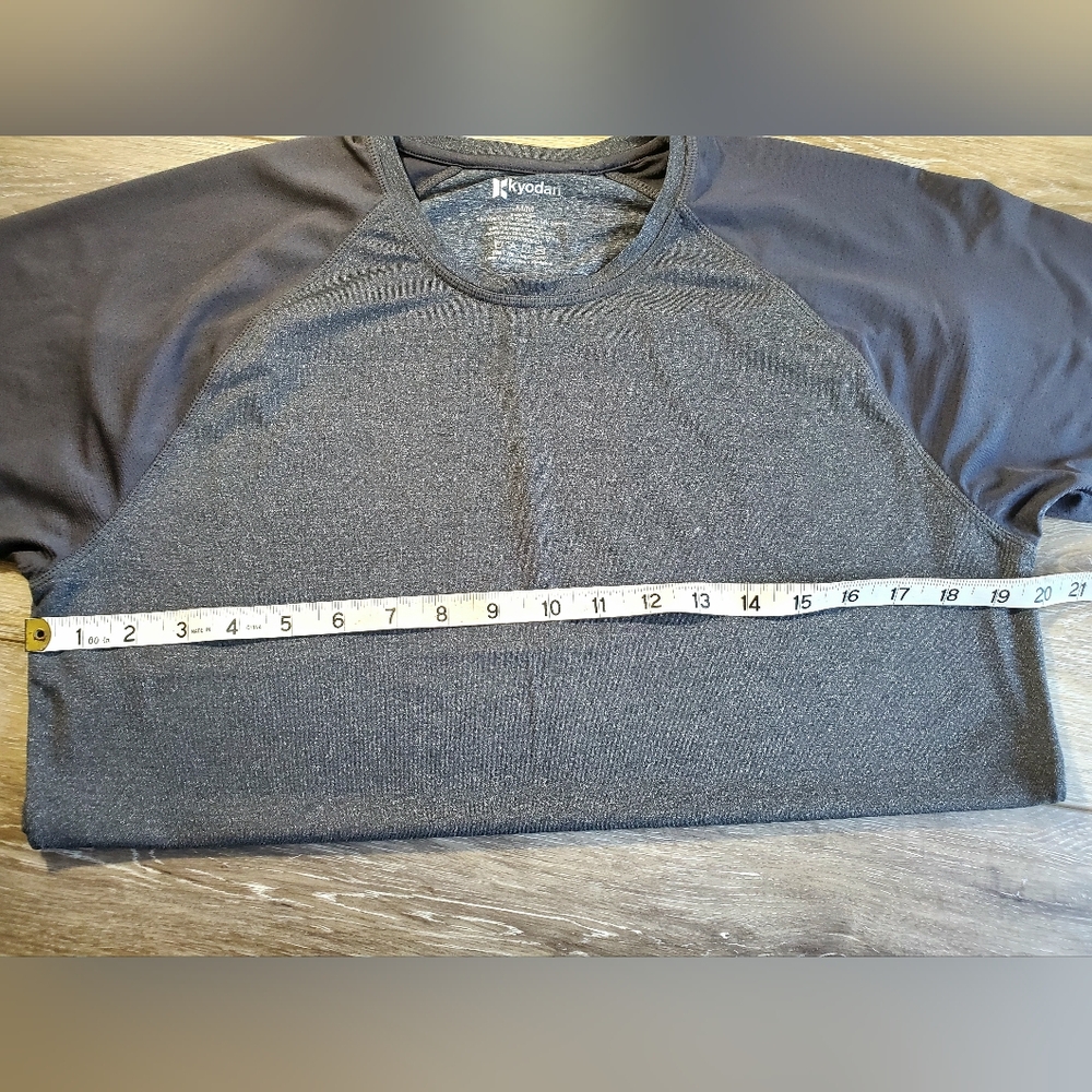 Kyodan Charcoal heathered gray Athletic performance short sleeve tee Sz M